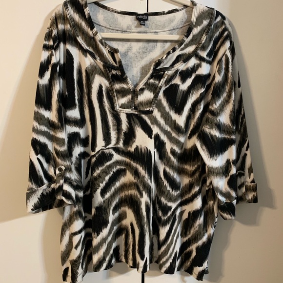 Rafaella Black and white print top. 3X - Picture 1 of 8